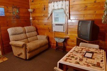 Au Sable Lucky Horseshoe Cabins酒店 外观 照片