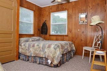 Au Sable Lucky Horseshoe Cabins酒店 外观 照片